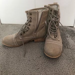 Combat boots