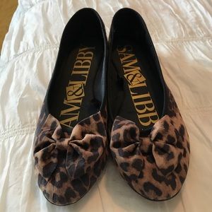Size 8 Sam &a Libby Leopard Flats with Bow Detail