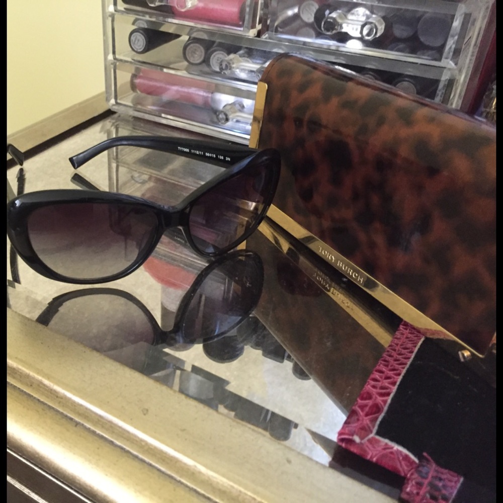Tory burch sunglasses with original case
