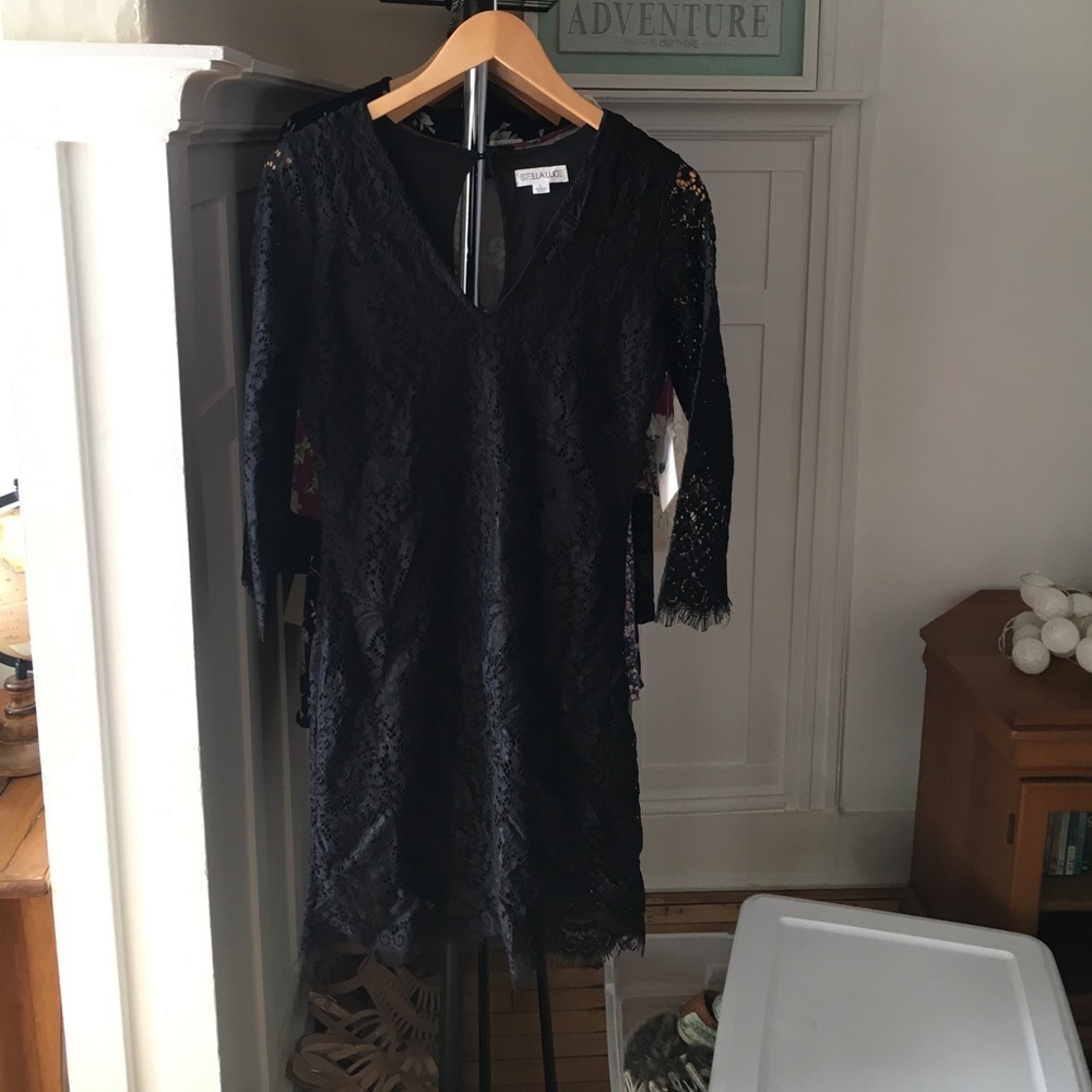 Black long-sleeved lace shift dress