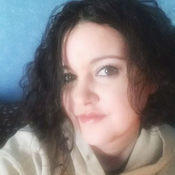 Meet your Posher, Katie - Picture 1 of 1