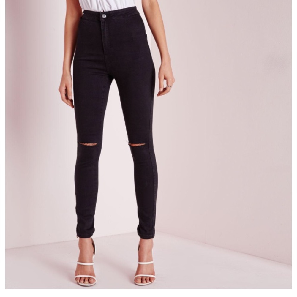 *SOLD* Highwaisted Black Skinny Jeans