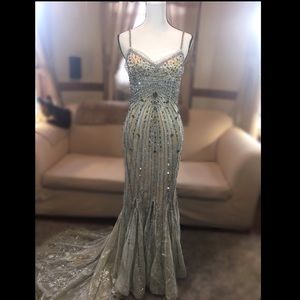 JOVANI BEADED MERMAID GOWN WITH TRAIN 👗
