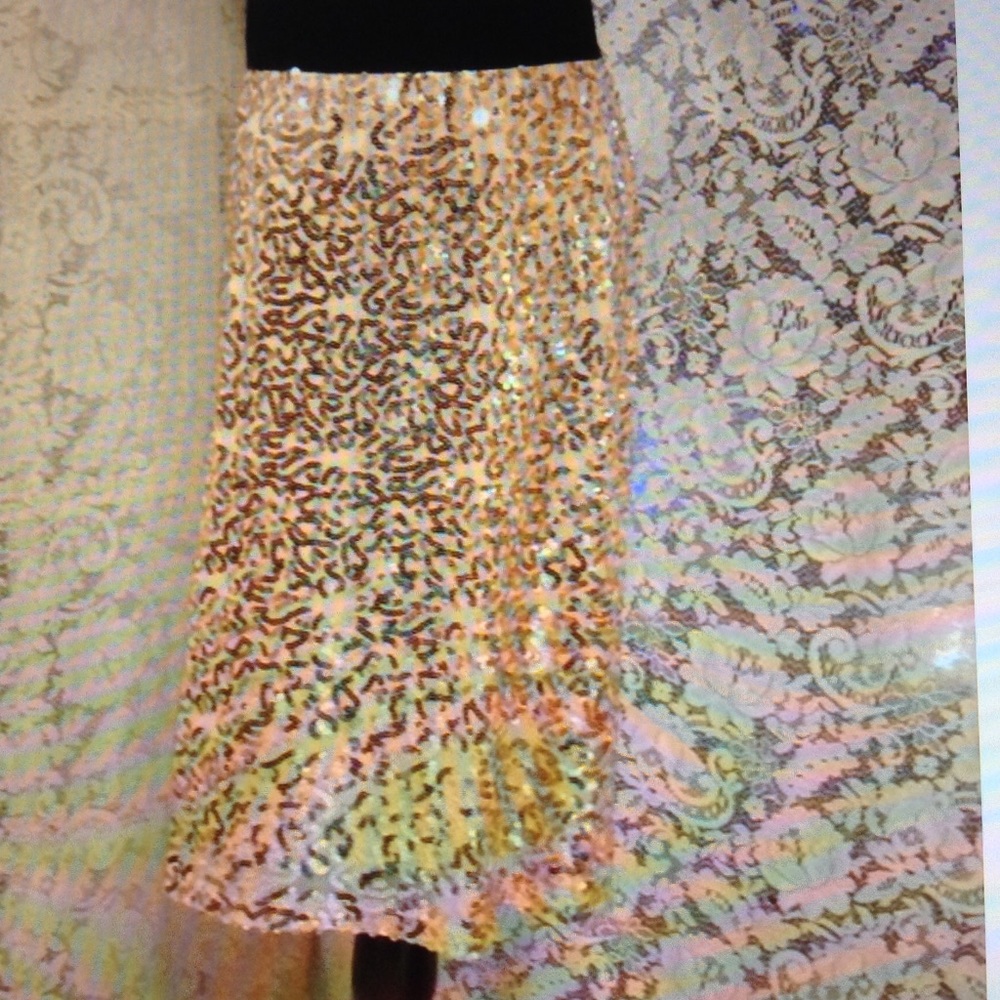 IMAN holiday glamour. Closet Closing