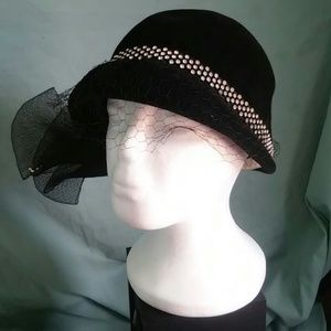 Vintage Suzanne Dachè Hat