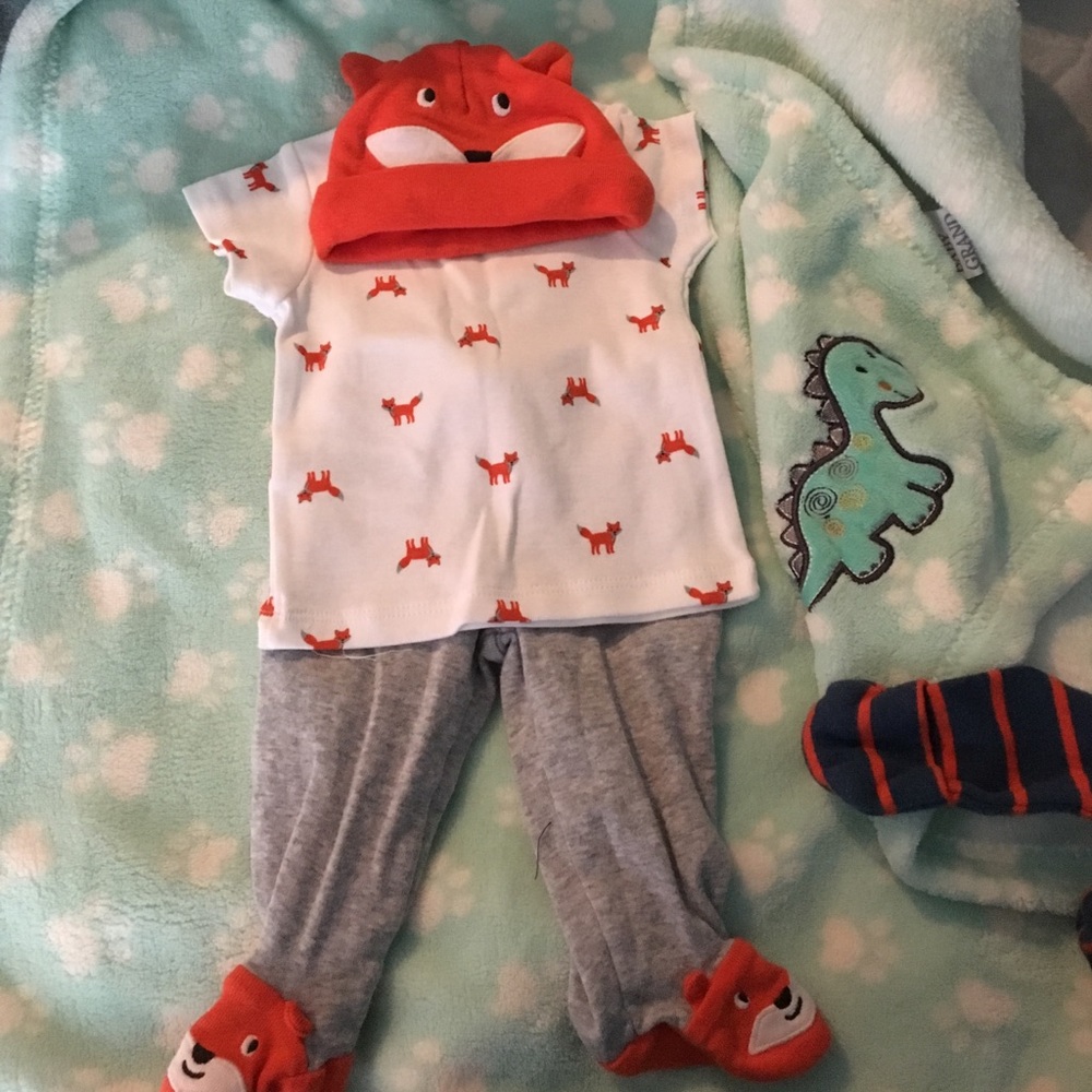 Clothes - Picture 3 of 4