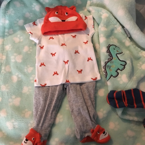 Clothes - Picture 3 of 4