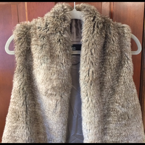 Tart Jackets & Blazers - 💥 SALE NWT Tart Collections Kya faux fur vest