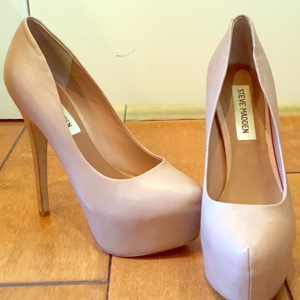 Steve Madden Blush Pumps