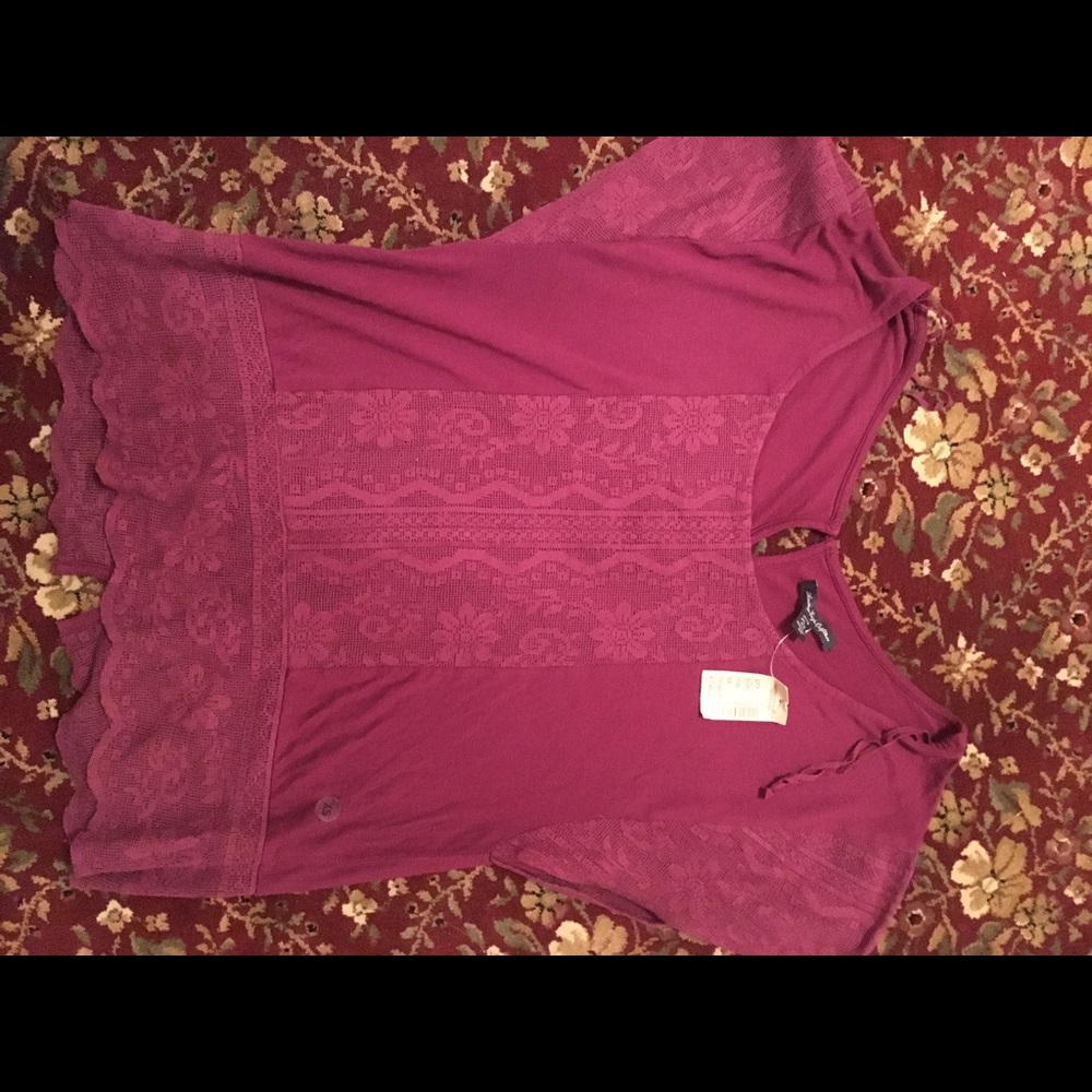 American Eagle tshirt