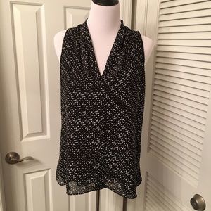 Vince Camuto V-Neck sleeveless Blouse