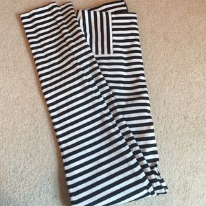 Forever 21 striped black & white leggings