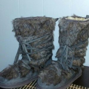 Fur boots