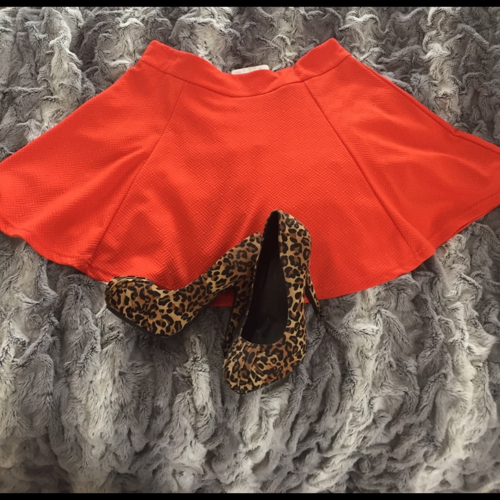 NWT Vibrant orange zipped back mini skater skirt