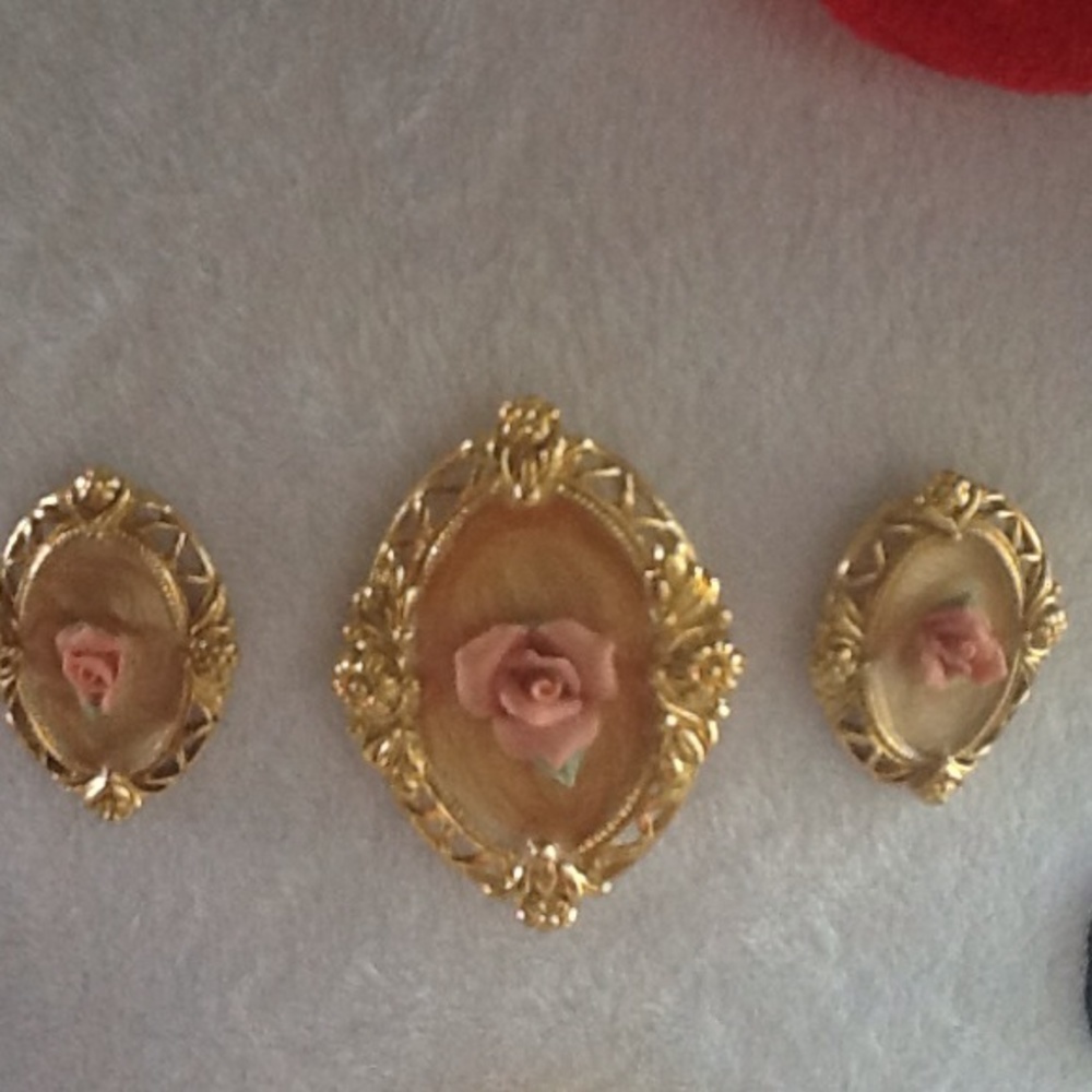 Vintage Avon Rose earrings & brooche - Picture 4 of 4