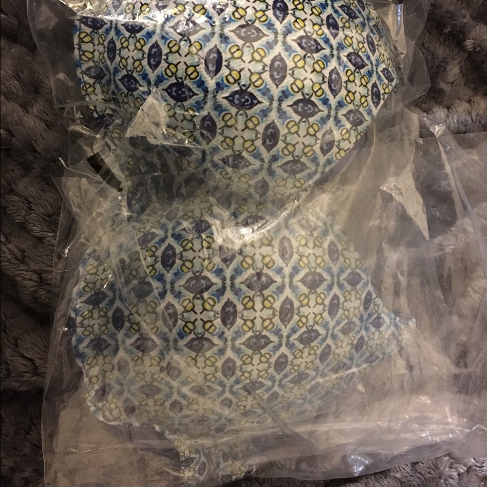 Victoria secret bra size 34-B