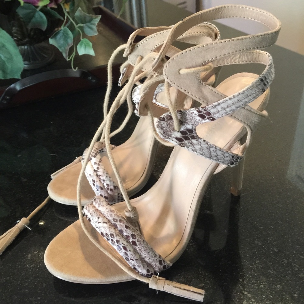 Strappy sandal with tassel and snakeskin detail