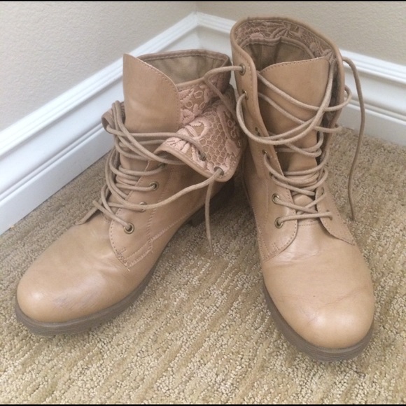 light brown boots - Picture 1 of 5