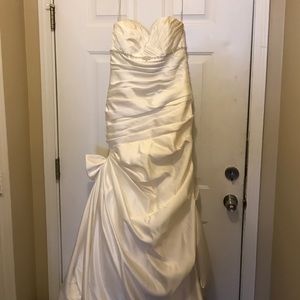 David's Bridal Mermaid Style Wedding Dress