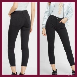 SOLD NEW $80 Express Low Rise Super Soft Capri