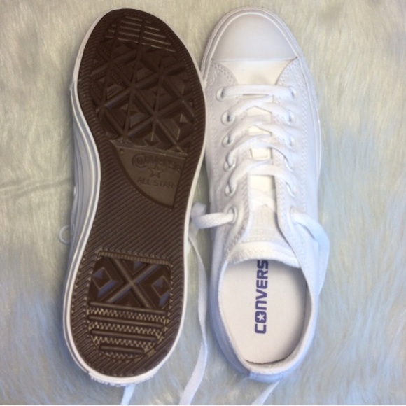 FLASH SALE CONVERSE ALL WHITE WOMENS SIZE 8 LOW - Picture 3 of 4