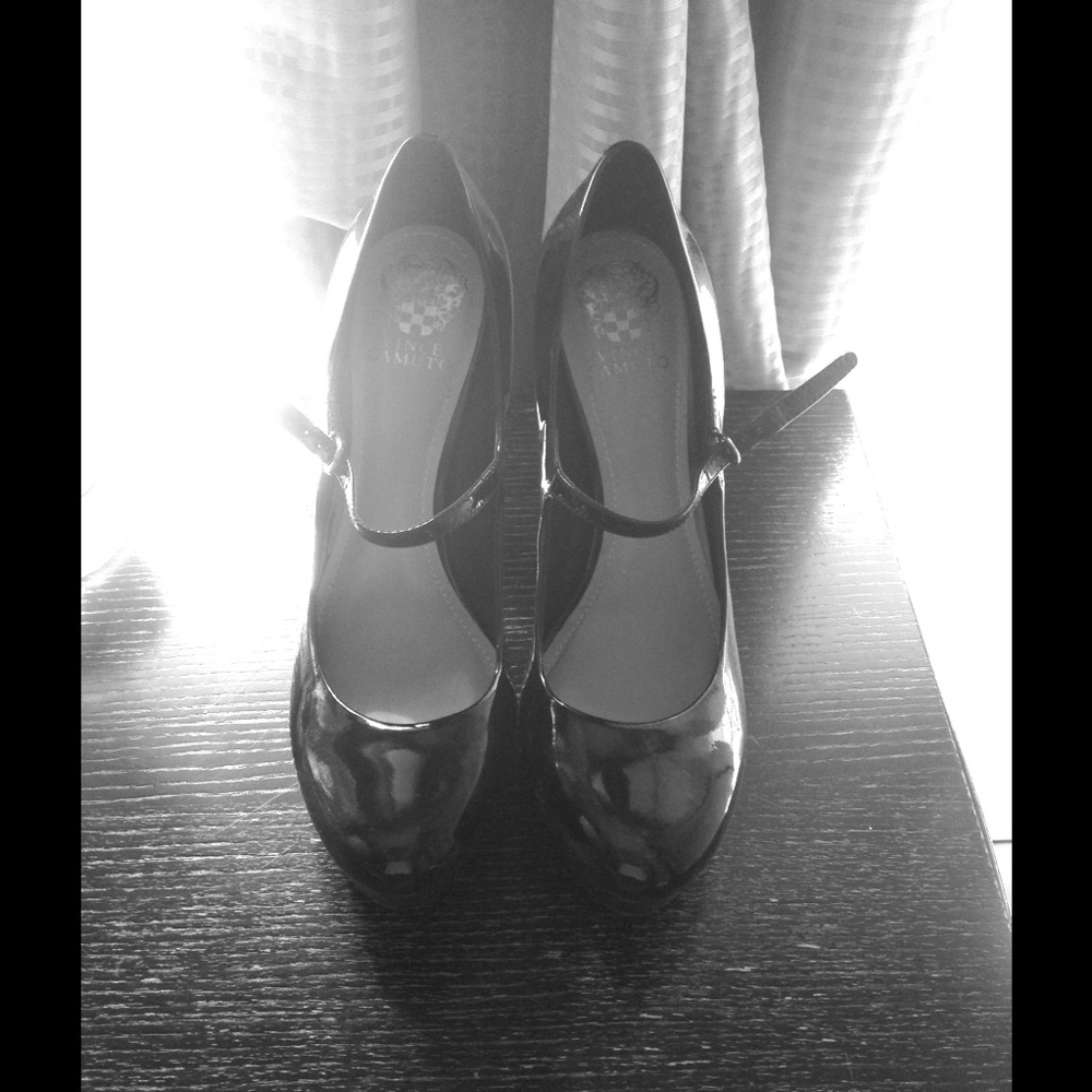 Vince camuto ** never worn** new