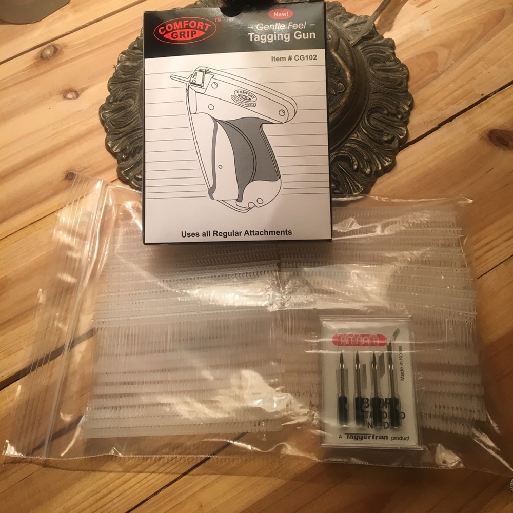 Tagging Gun with needles and tag attachments