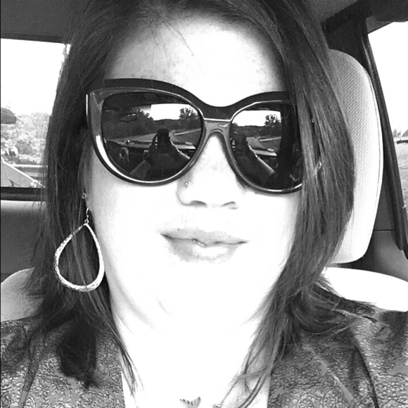 Meet your Posher, Emily - Picture 1 of 4