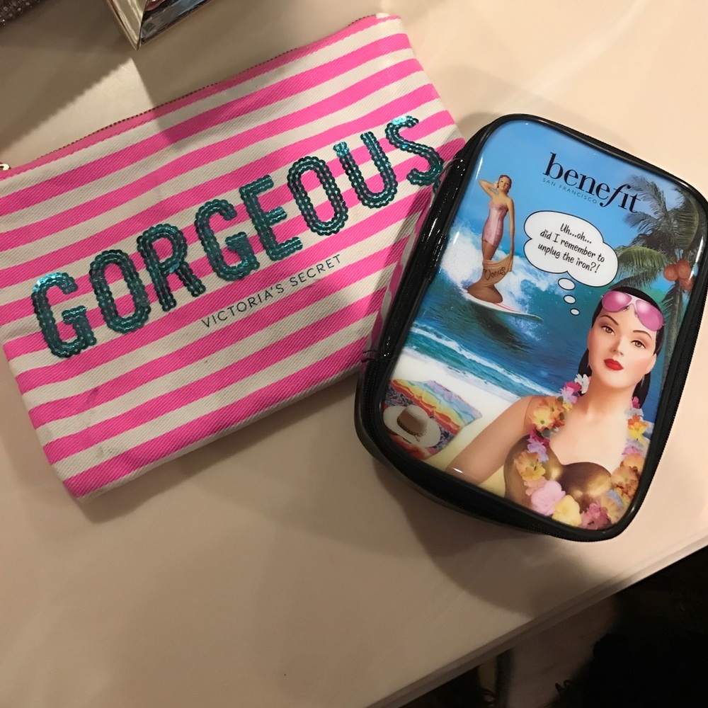 2 makeup bags