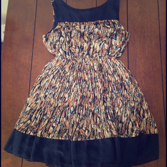 American Rag Dresses & Skirts - Flash sale! 🎈American rag feather print dress
