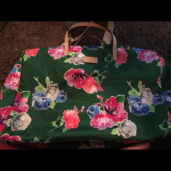 kate spade Handbags - KATE SPADE ♠️ beautiful green floral weekender bag