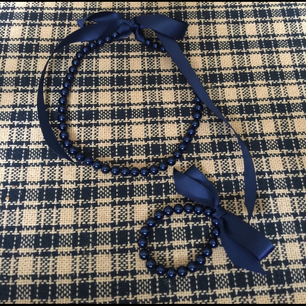 Navy blue pearl necklace & bracelet