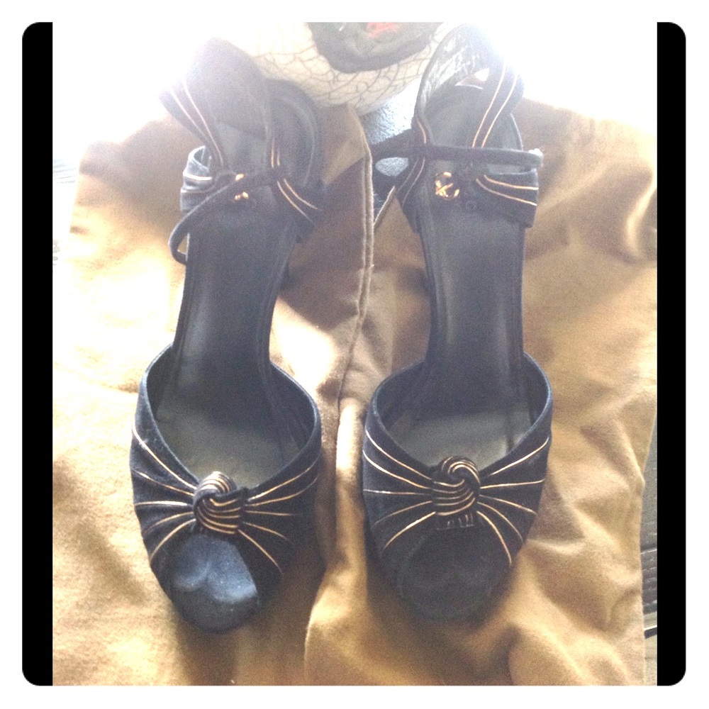 Gucci suede platform heels