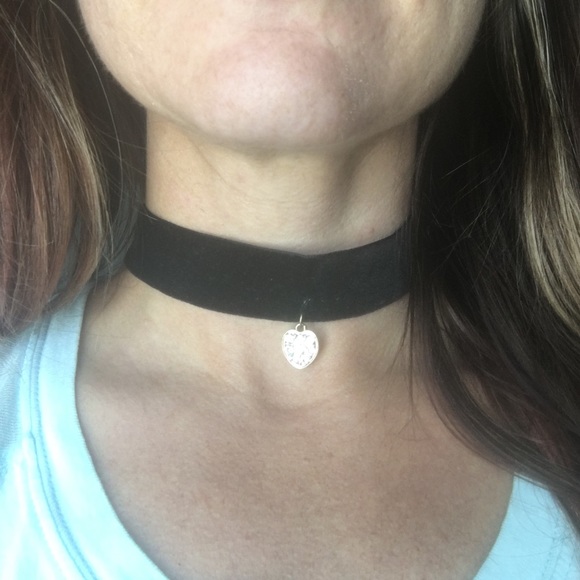 Jewelry - 💲Pretty 'sparkle heart' CHOKER! ❤️