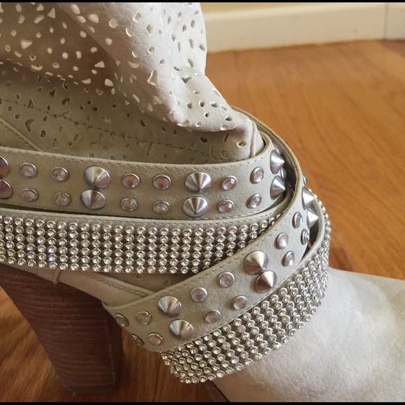 Boots with crystals - Picture 2 of 4
