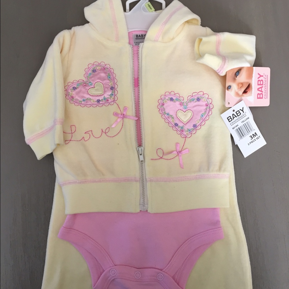 Yellow tracksuit size 3 months