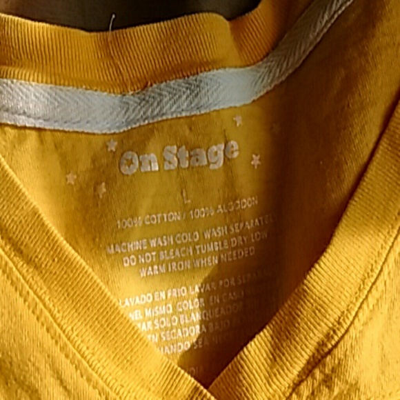 Woman's shirt - Picture 2 of 6