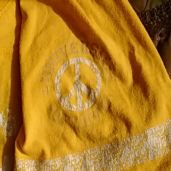 Woman's shirt - Picture 3 of 6