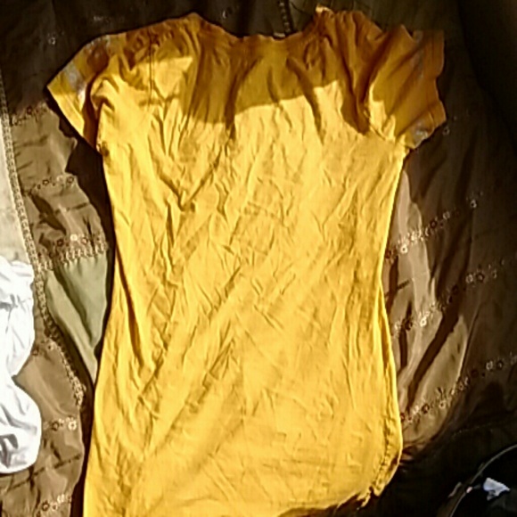 Woman's shirt - Picture 5 of 6