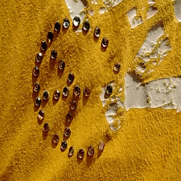 Woman's shirt - Picture 6 of 6