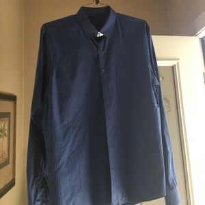 Perry Ellis "slim fit" Button Down