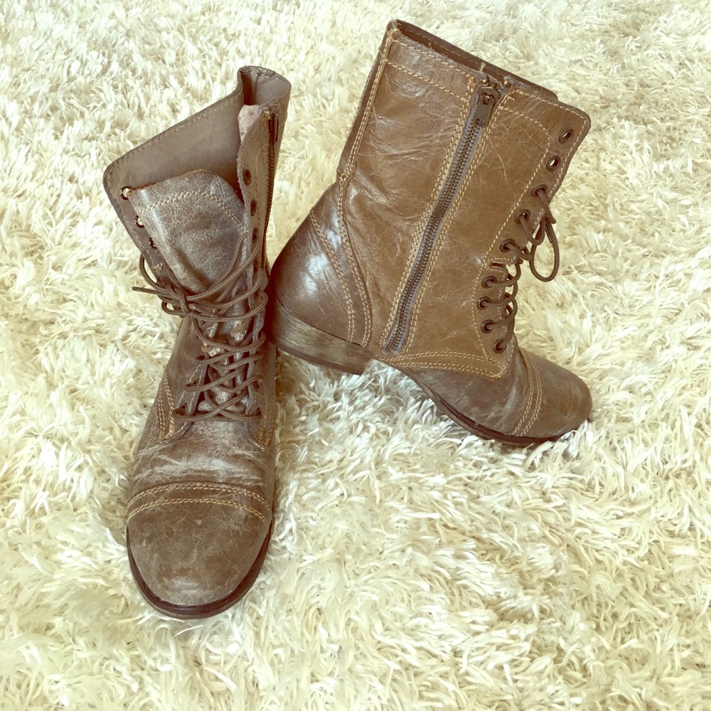 Short combat boots