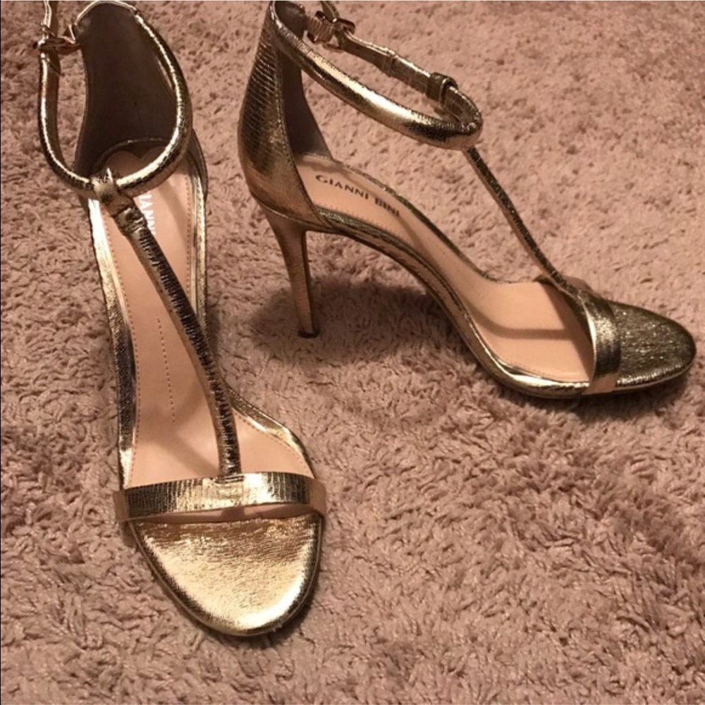 Gianni Bini T Strap Heels