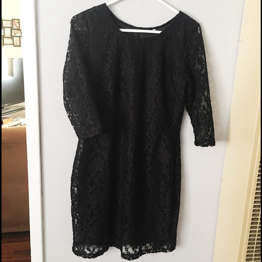 Black lace dress, lined fits 8-12 - Picture 2 of 4