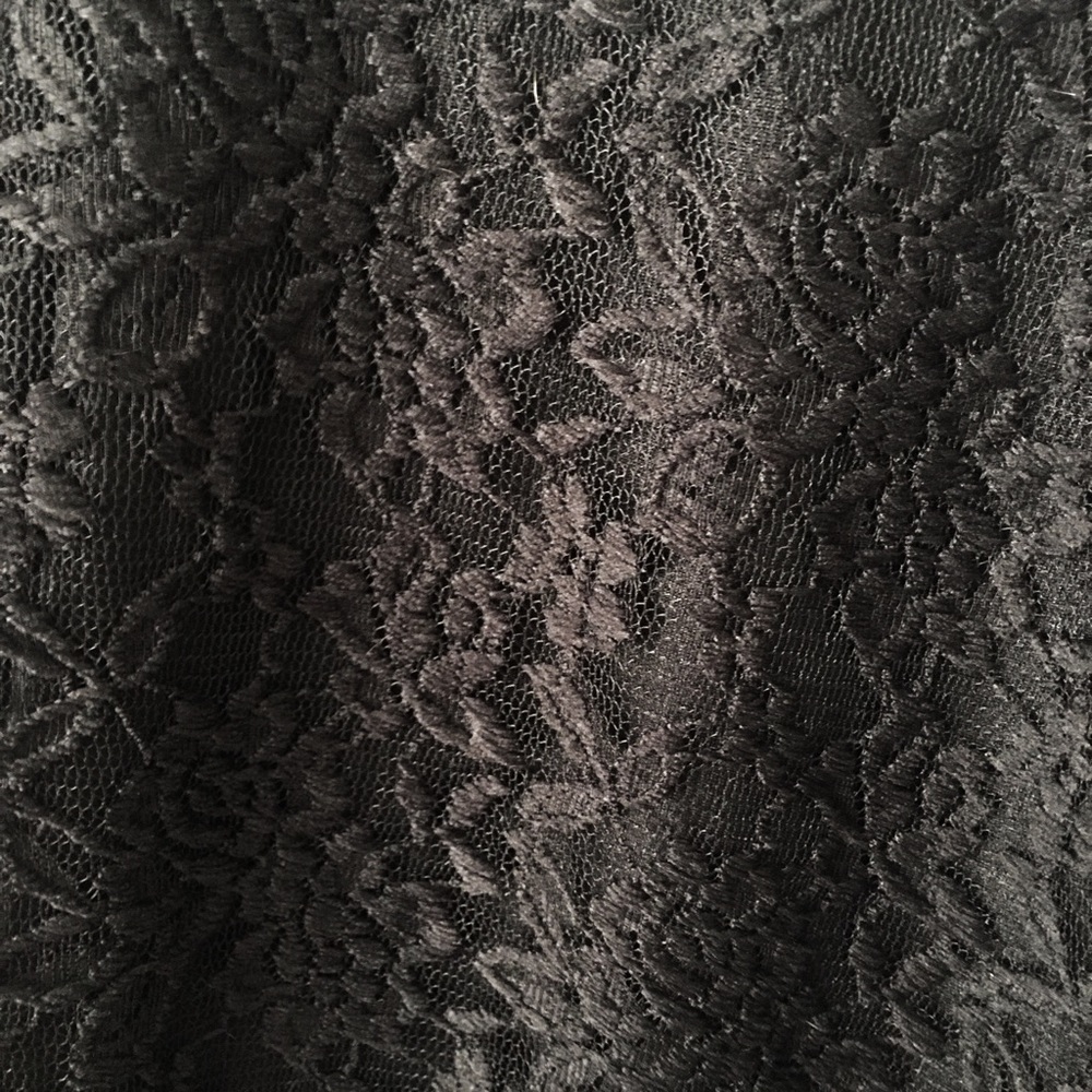 Black lace dress, lined fits 8-12 - Picture 4 of 4