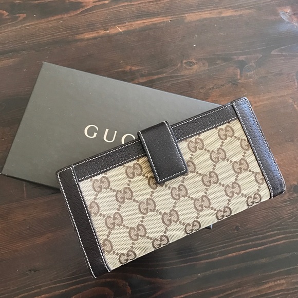 Gucci Handbags - Gucci wallet