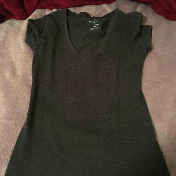 T shirts - Picture 2 of 2