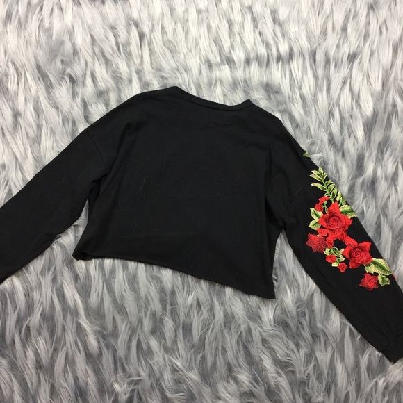 Strike a Rose Crop Tee - Picture 3 of 8