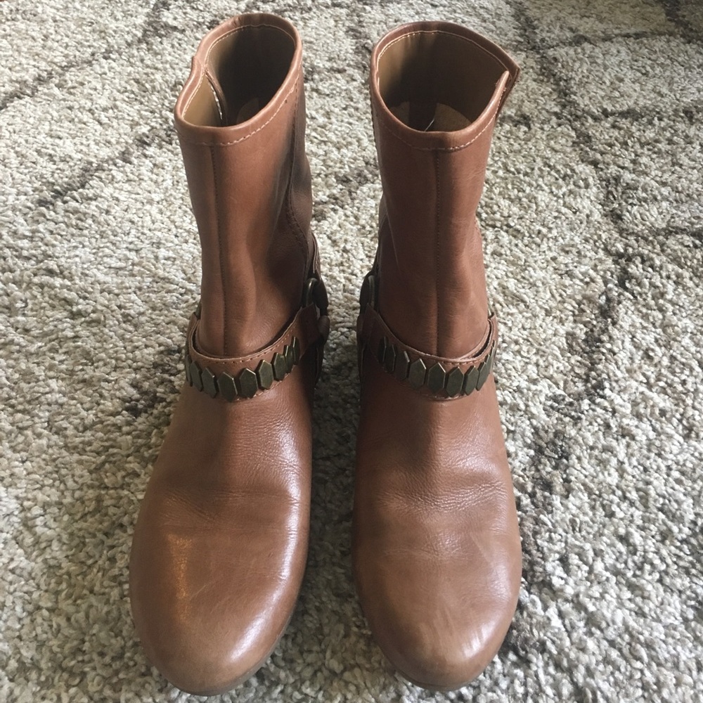 Light brown ankle boots
