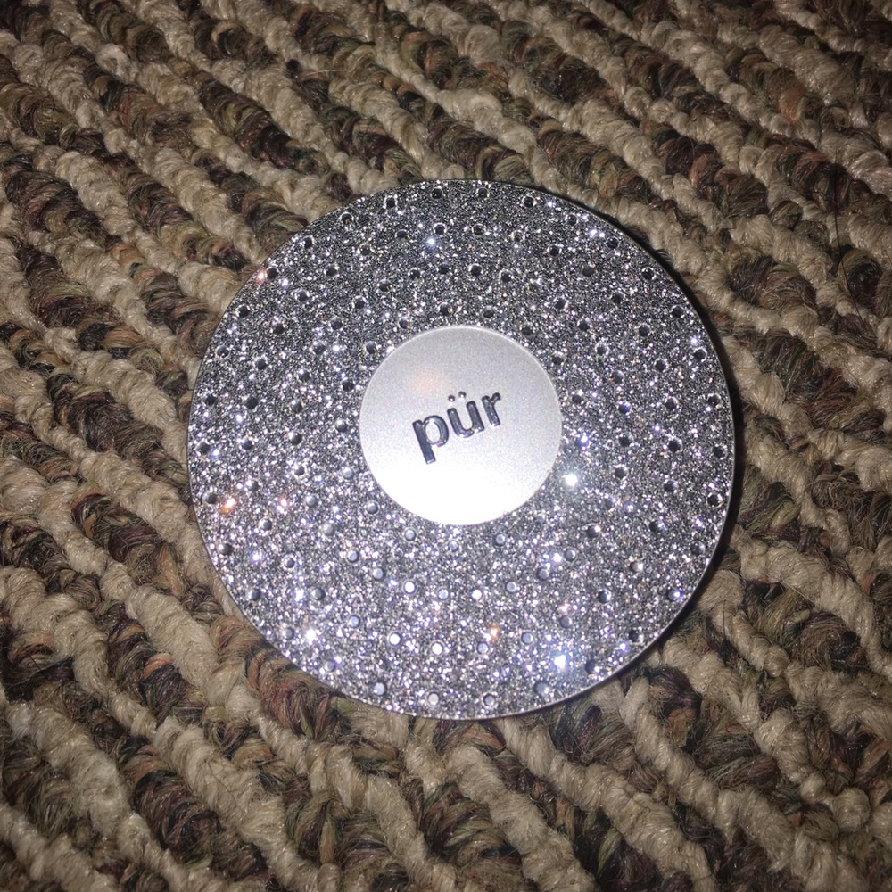 Pür, 4-in-1 Pressed Foundation Powder in Light - Picture 2 of 4